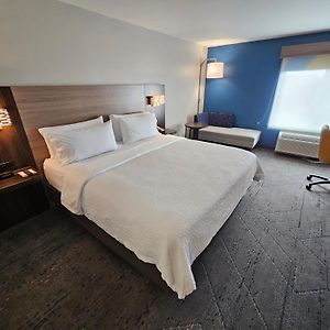 Holiday Inn Express Hotel & Suites Cincinnati-Blue Ash, An Ihg Hotel